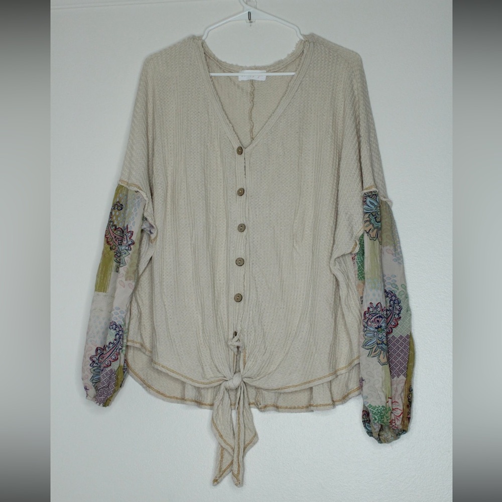 White Ginger Thermal With Tie Front Printed Sleeve Top Sz 2X